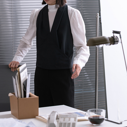 Vネックバックフリルデザインベスト　Z00552