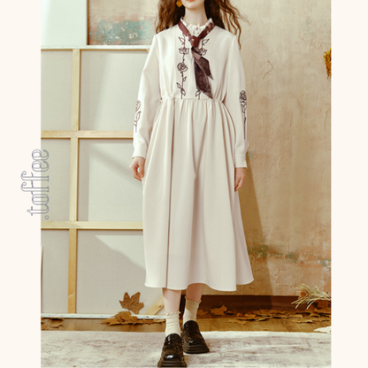 【2color】ローズ刺繍フリルネックワンピース　《Z00681》