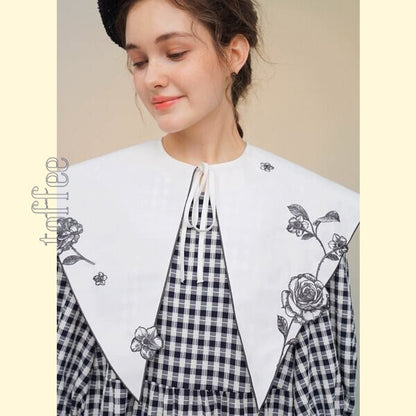 繊細バラ刺繍のつけ襟：あなただけの魔法のアクセサリー 《C0212》