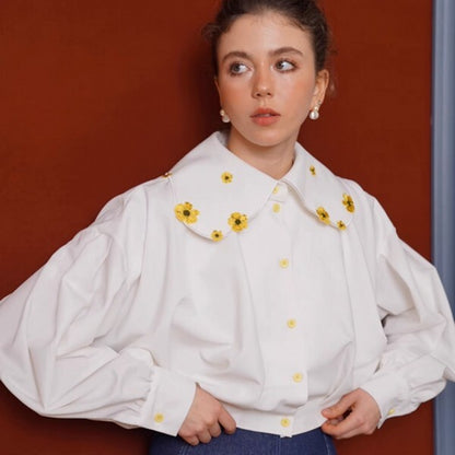 【2color】花の妖精：芸術的なお花刺繍のドールカラーブラウス 《C0191》