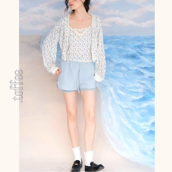 クロップドフーディー＆レースキャミソール小花柄セットアップ《Z00983》