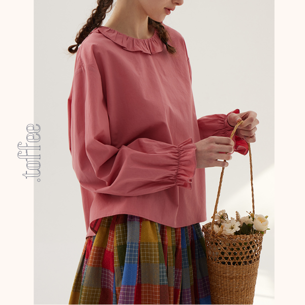 【2color】フリルネックコットンブラウス　《Z00787》