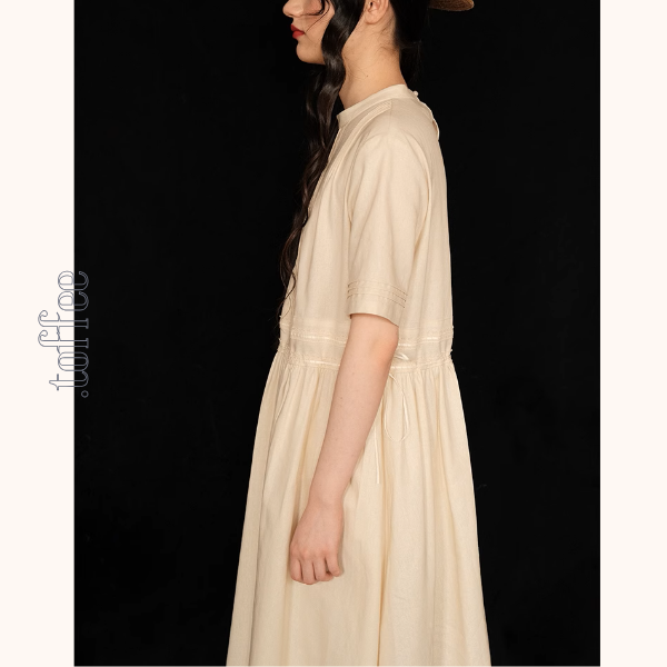 リボン刺繍とプリーツの上品ワンピース《Z01045》