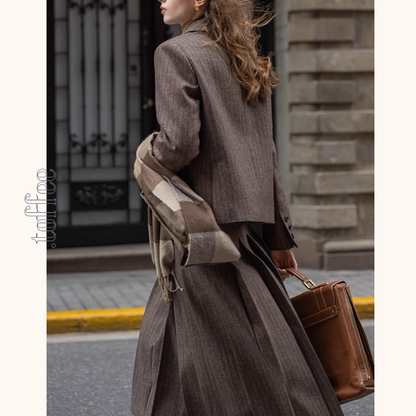 ストライプテーラードジャケット＆ロングプリーツスカートセットアップ《Z00865》