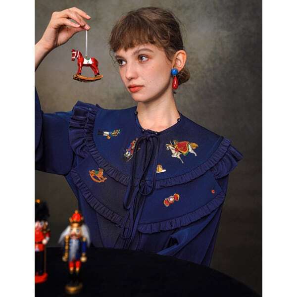 くるみ割り人形刺繍フリル衿ブラウス C0113