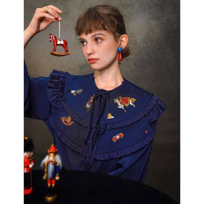 くるみ割り人形刺繍フリル衿ブラウス C0113