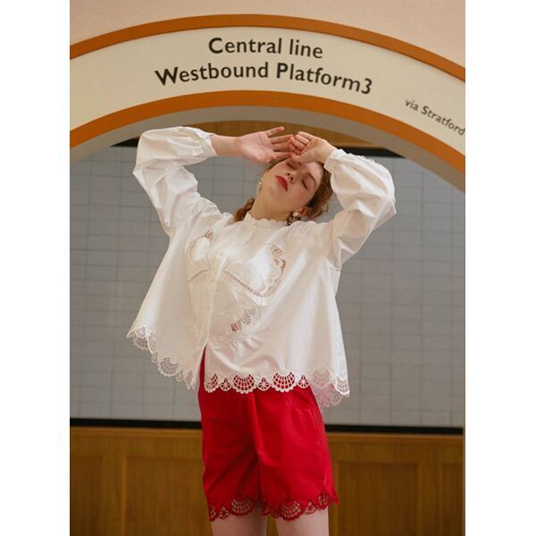 【2color】蝶々モチーフ刺繍デザインブラウス C0129