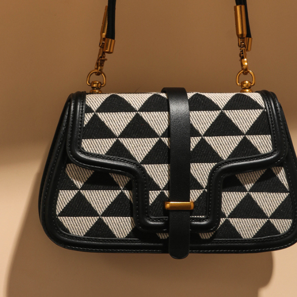 トライアングルプリントフラップメッセンジャーバッグ　AU-170