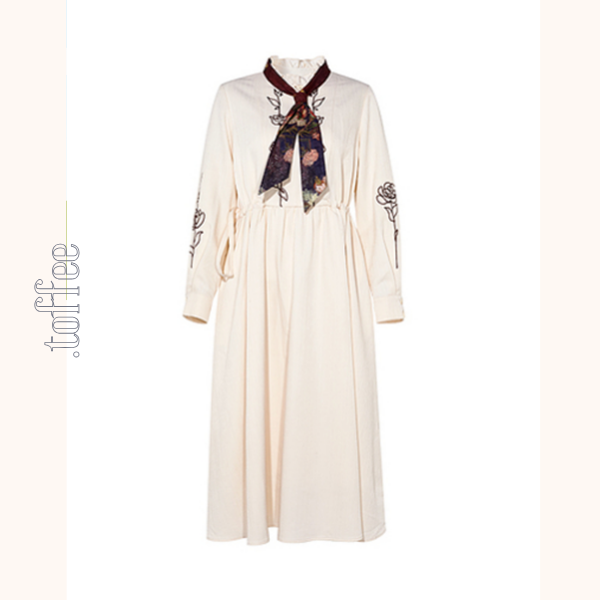 【2color】ローズ刺繍フリルネックワンピース　《Z00681》