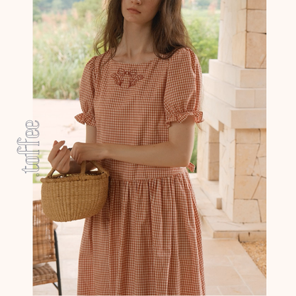 リボン刺繍のギンガムチェックワンピース《Z01054》