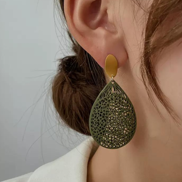 【３color】ウォーターマークカットアウトピアス AU-278