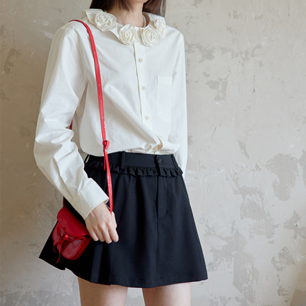 立体ローズ装飾ホワイトブラウス　《Z00766》