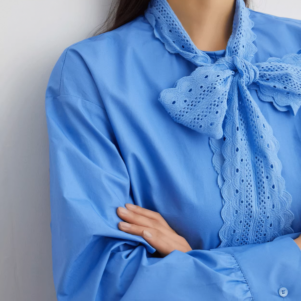 アイレット刺繍ボウタイブラウス＆ブラックパンツセットアップ《Z00952》