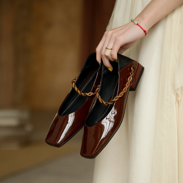 【2color】パテントレザーチェーンローヒールパンプス X-370