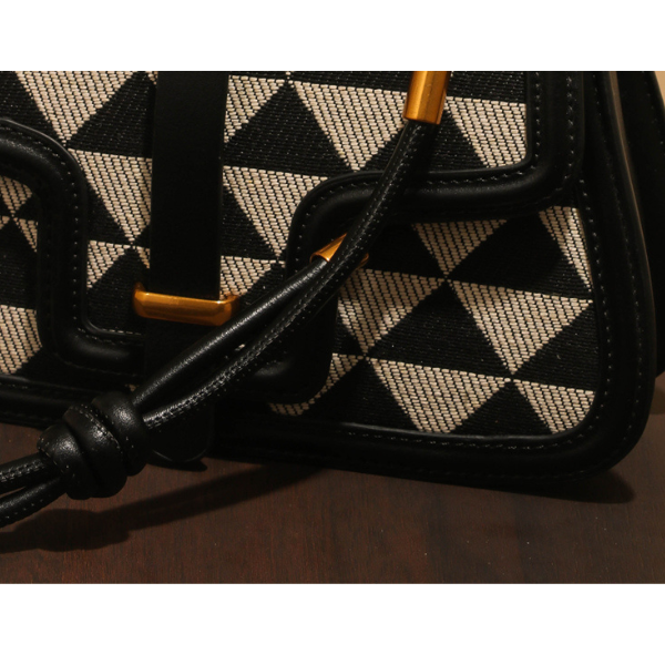 トライアングルプリントフラップメッセンジャーバッグ　AU-170