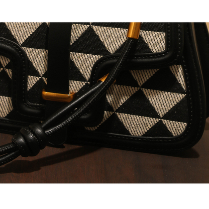 トライアングルプリントフラップメッセンジャーバッグ　AU-170