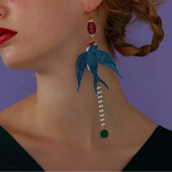 つばめ刺繍の耳飾り(ピアス・イヤリング) X-177