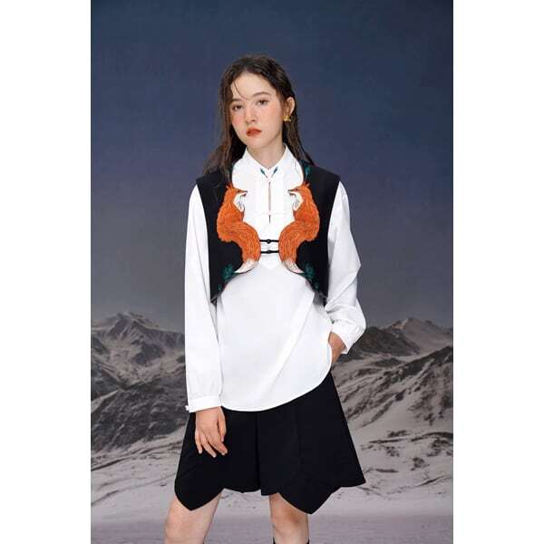 フォックス刺繍ブラックベスト C0097