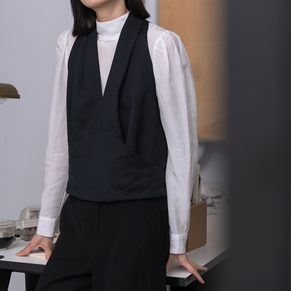 Vネックバックフリルデザインベスト　Z00552