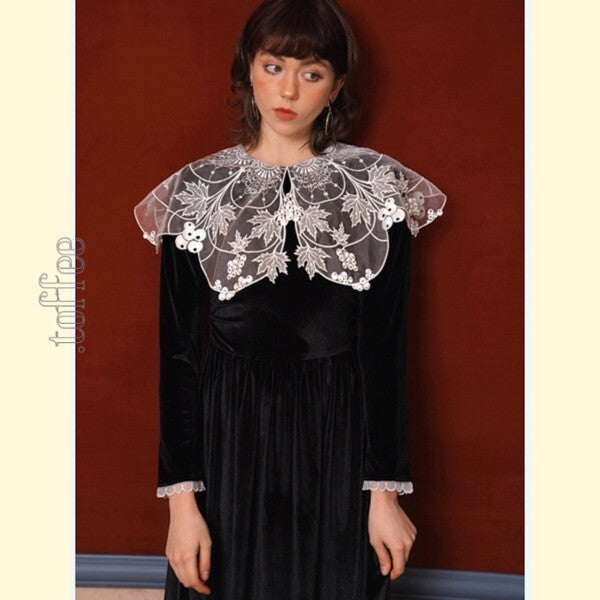 ブラックベルベットの調べ：フェアリーレースのクラシカルワンピース 《C0195》