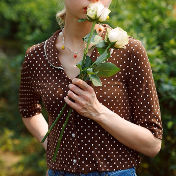 【2color】レトロ可愛いドット柄クロップドニット《Z01050》