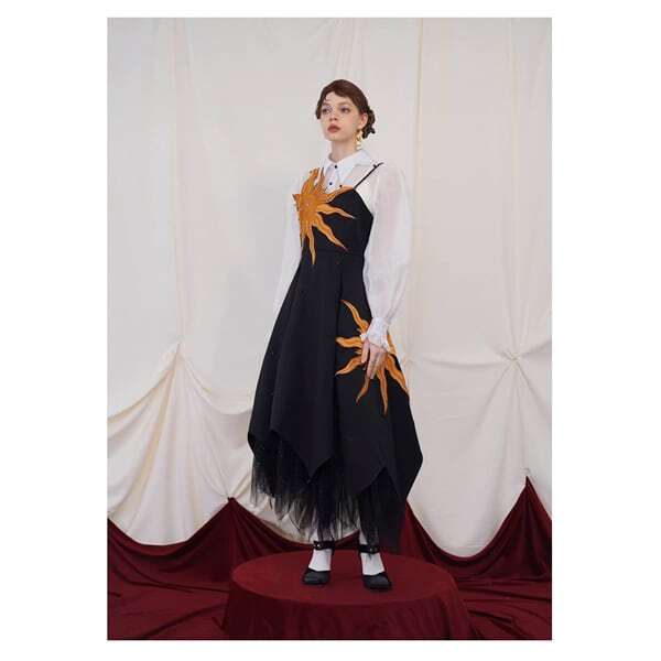 【2color】太陽刺繍サスペンダーワンピース C0080