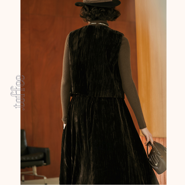 グロッシーダークベスト＆ロングスカートセットアップ　《Z00807》