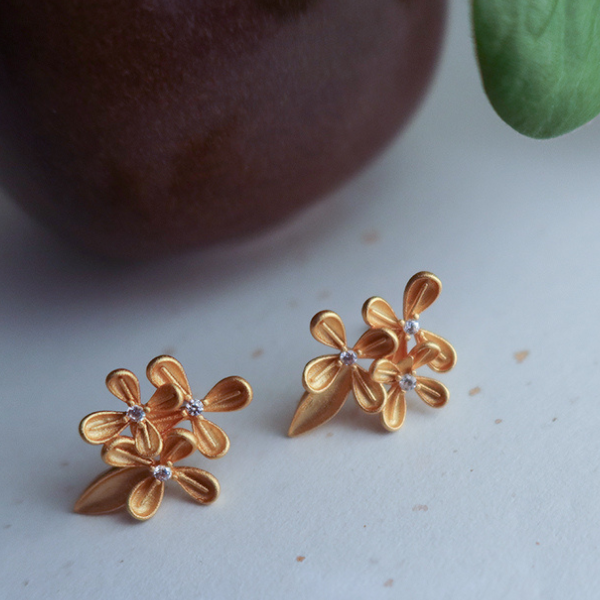 金色のフラワーピアス Z00150