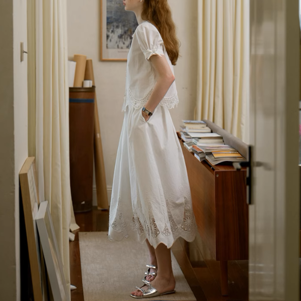 レーズヘムブラウス＆フローラルレースミモレ丈スカートセットアップ《Z00896》