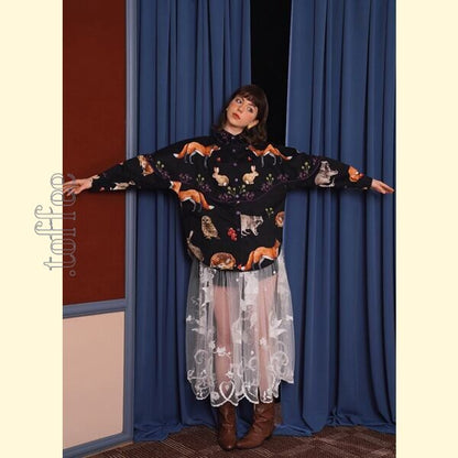 レトロアートが描く、夜の森のパーティーブラウス 《C0210》