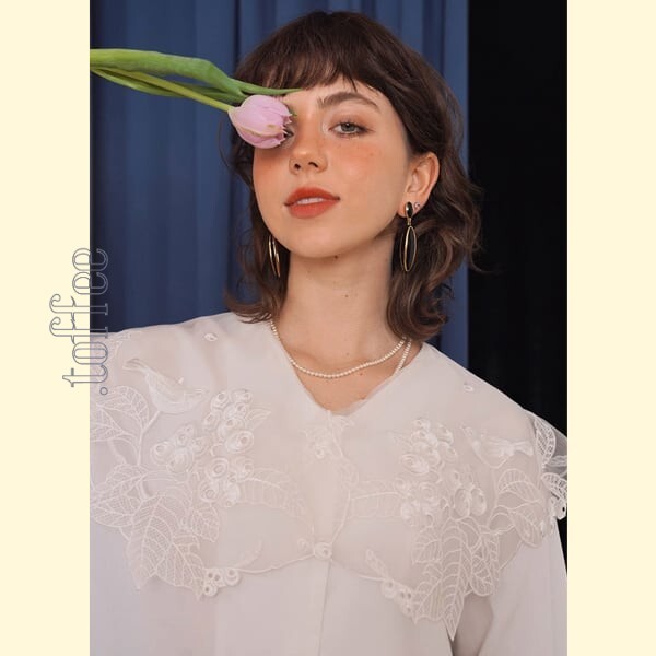 妖精の語る詩：芸術的刺繍レースのクラシカルブラウス 《C0203》