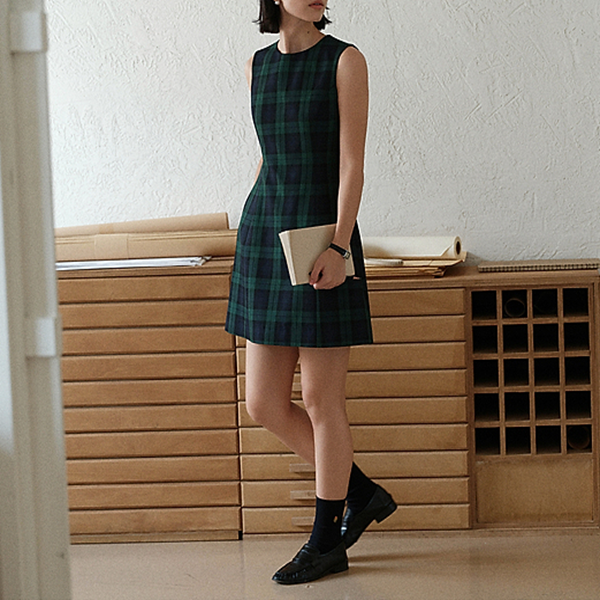 タータンチェックノースリーブミニワンピース　Z00463