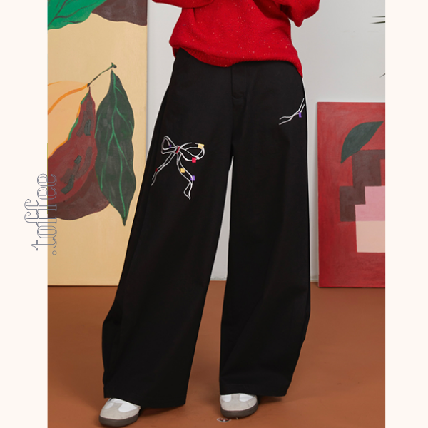 リボン刺繍ルーズストレートパンツ　《Z00700》