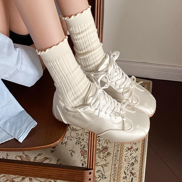 【4color】ラウンドトゥリボン付きレースアップスニーカー　Z00337