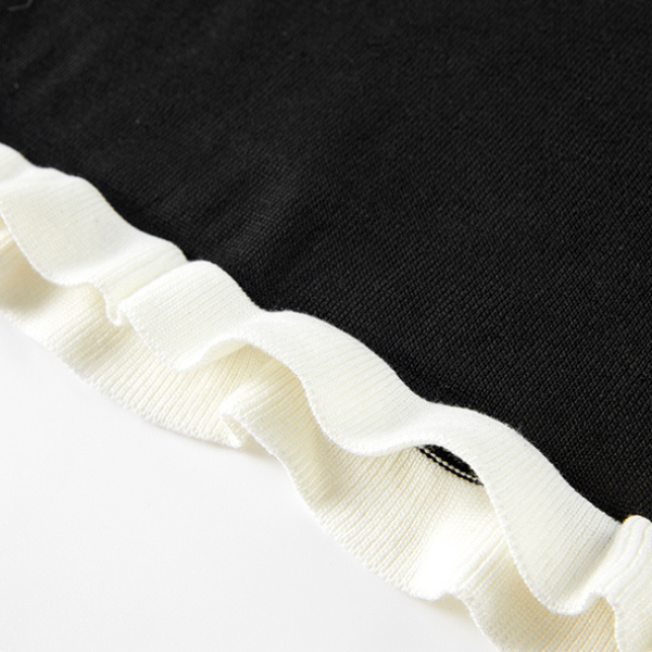 フリル付きAラインブラックワンピース X-485