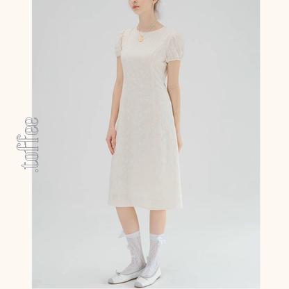 パフスリーブ蝶柄刺繍入りミモレ丈ワンピース《Z00873》