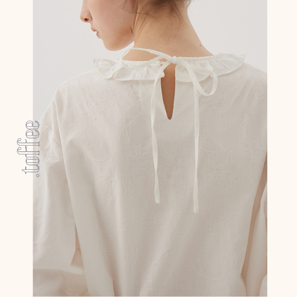 【2color】フリルネックコットンブラウス　《Z00787》