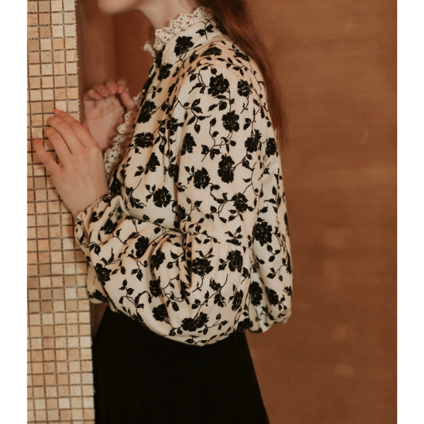 スタンドカラーブラックローズレースブラウス X-470