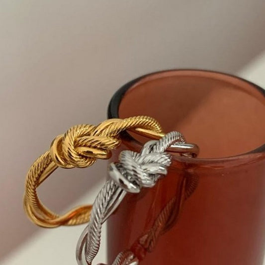 結び目キュッとしたリング