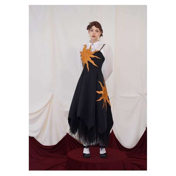 【2color】太陽刺繍サスペンダーワンピース C0080