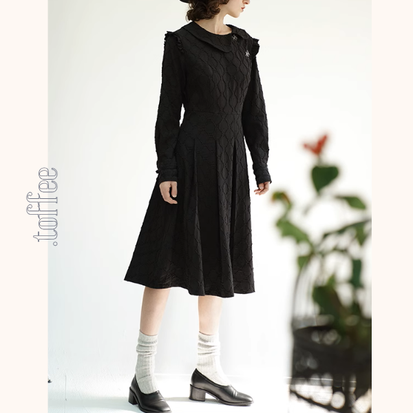 フリルディテールチャイナ風ブラックワンピース《Z00877》