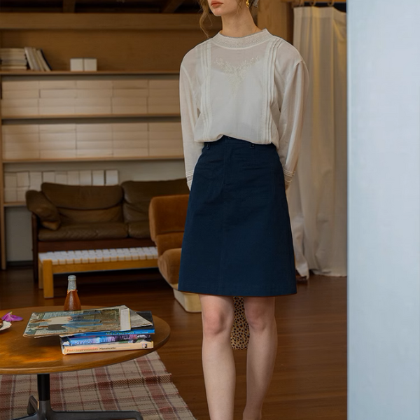 【2color】レース刺繍＆バックボタンディテールブラウス《Z00869》