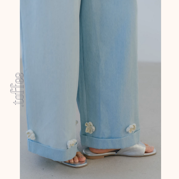 花咲く裾刺繍のブルーワイドパンツ《Z01071》