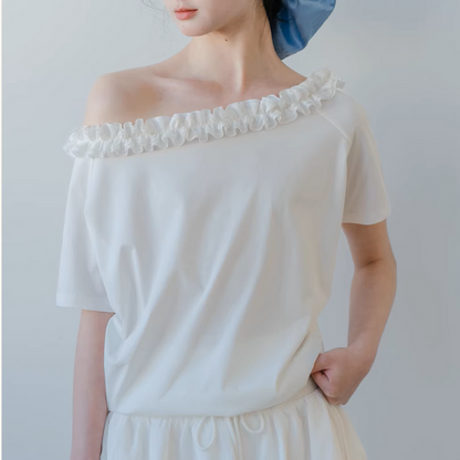 【2color】フリル襟のオフショルダートップ《Z01072》