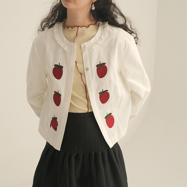 ストロベリープリントホワイトブラウス　Z00448