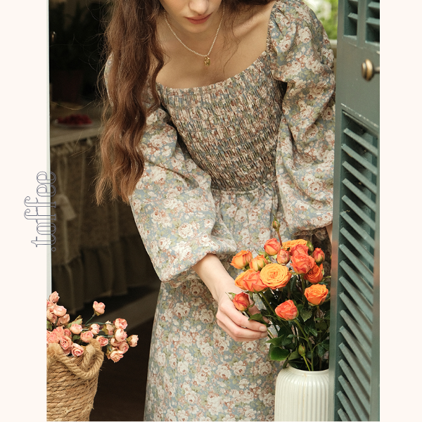 小花柄パフスリーブミモレ丈ワンピース　《Z00745》