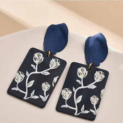 【２color】フラワーパターンプレートピアス AU-276