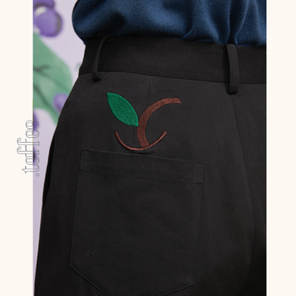 アップル刺繍ブラックストレートパンツ　《Z00693》