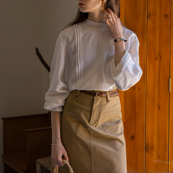 【2color】レース刺繍＆バックボタンディテールブラウス《Z00869》