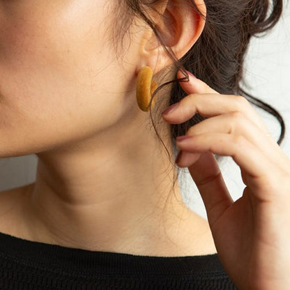 モランディーカラーのベルベットリング